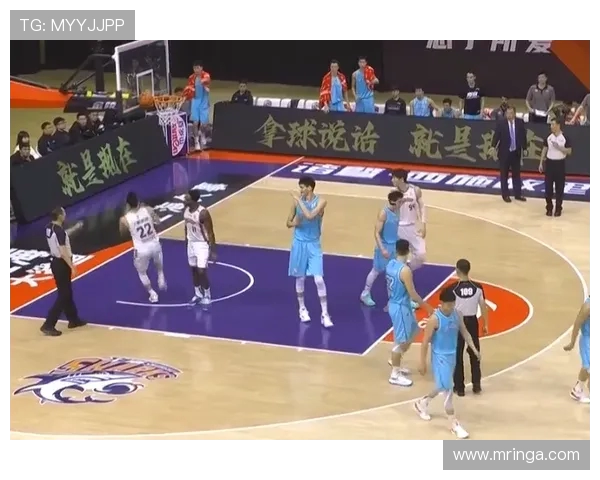 CBA常规赛上海半场领先江苏洛夫顿贾尔斯联手发力得分掌控比赛节奏